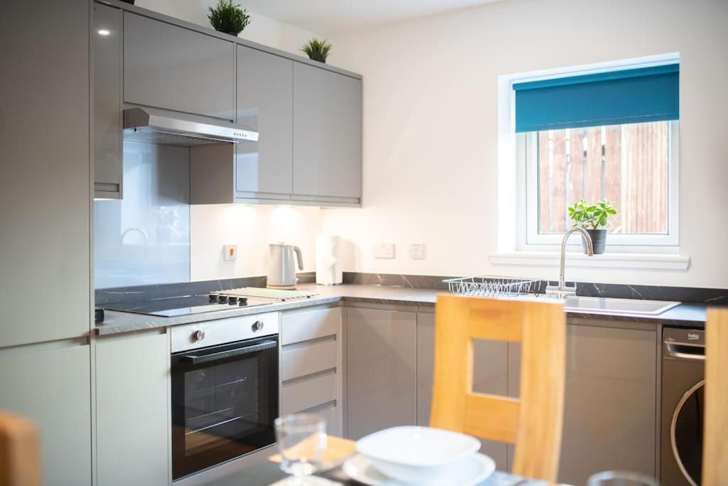 Modern City Centre Apartment In Inverness Kültér fotó